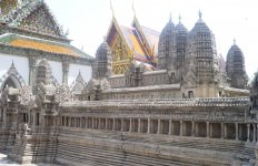 Храм изумрудного Будды - модель харама в Камбодже.jpg