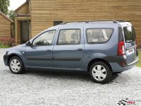 31176034-dacia_logan_mcv_static_4x1600x1200.jpg