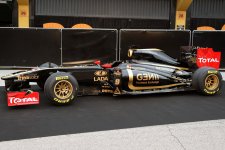 lotus-renault-r31-f1-wallpaper-2011-5.jpg