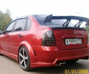 Zadnie-fonari-i-spoyler-Lada-Kalina-sedan-580x487.jpg