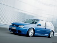 Volkswagen_Golf_r32_4_1.jpg